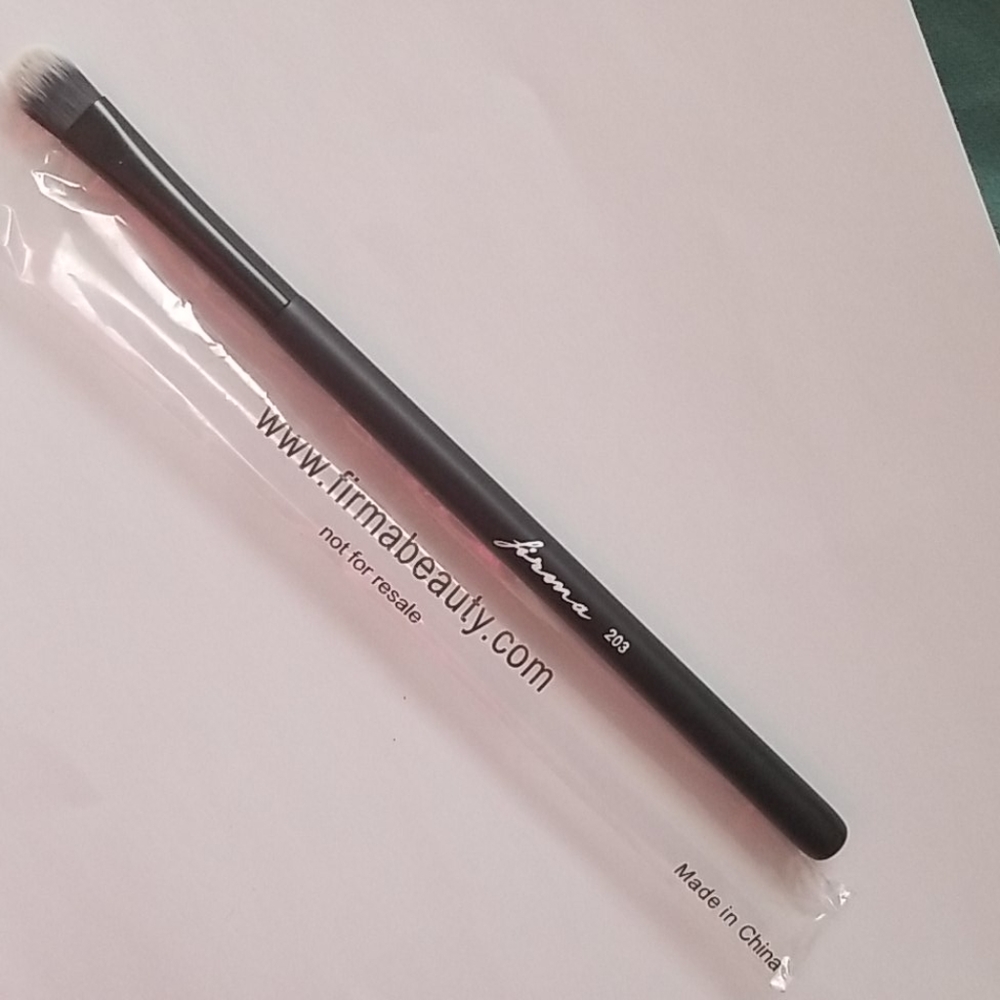 4/25 bundle item. Firma 203 brush
